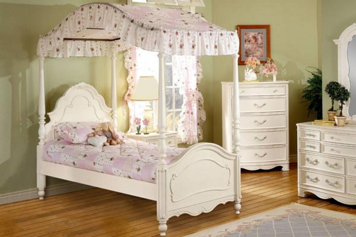 white beadboard canopy bedroom furniture