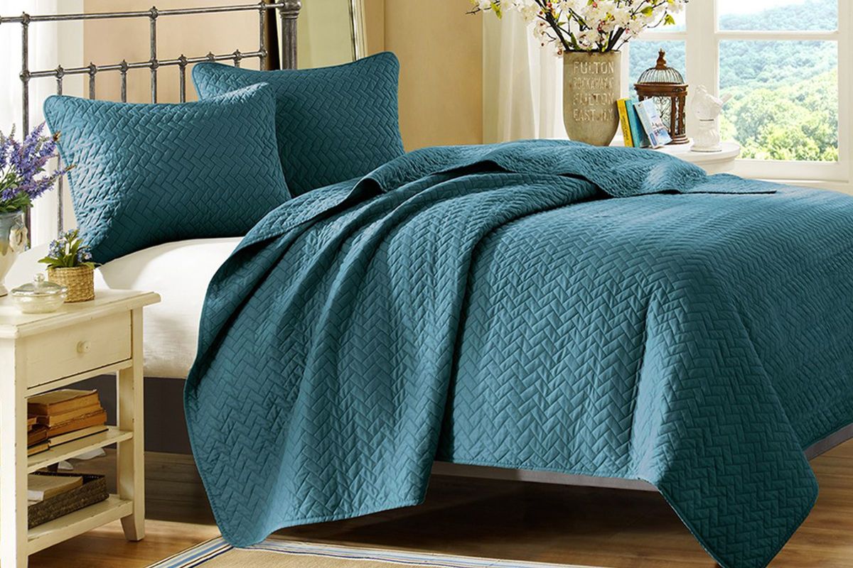 Peacock 3 Piece Queen Coverlet Set